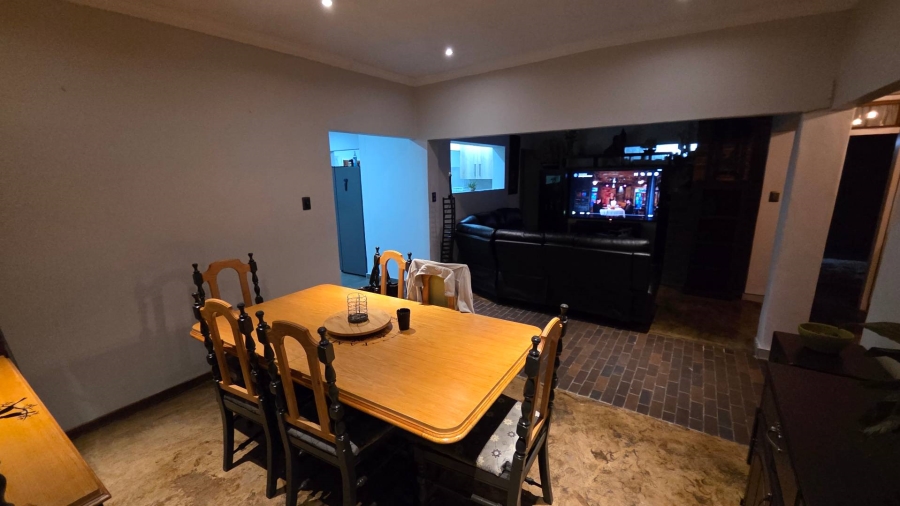 5 Bedroom Property for Sale in Fichardt Park Free State
